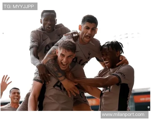 谢林汉姆称赞热刺中卫组合范德芬与罗梅罗为英超顶尖之选 谢林汉姆称赞热刺中卫组合范德芬与罗梅罗为英超顶尖之选