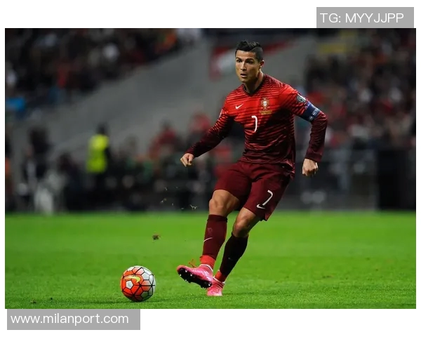 C罗分享回归葡萄牙国家队的帅气照片墨镜加持魅力十足