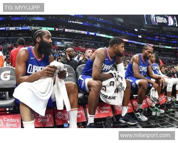 哈登四天三战展现超强表现快船战绩一胜两负引发关注 哈登四天三战展现超强表现快船战绩一胜两负引发关注