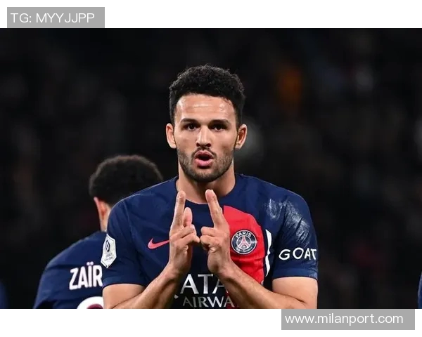 巴黎扳回一球杜埃制造点球贡萨洛拉莫斯稳健罚入扳平比分