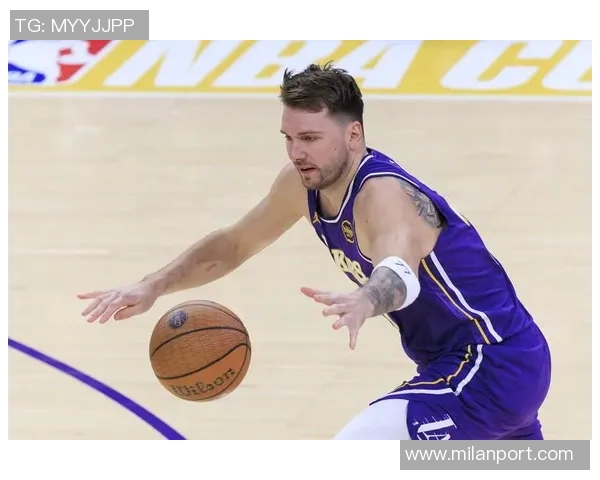 全队齐发力太阳11人均有得分表现7人上双展现强大火力